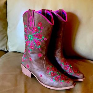 Cowboy boots for girls. Blazin Roxx brand new